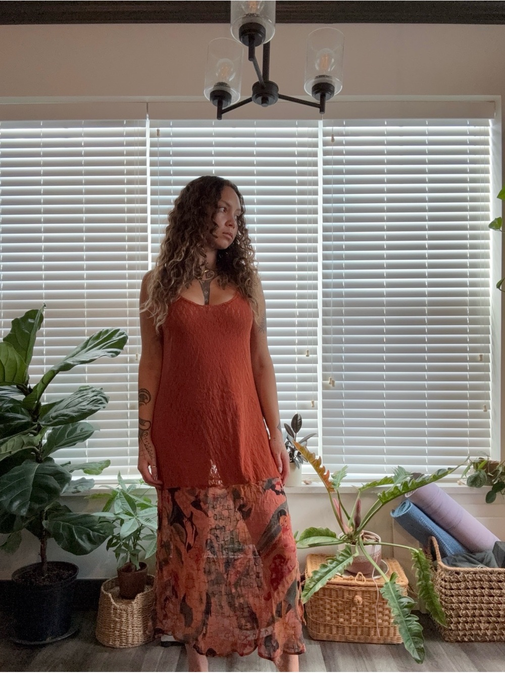 002 - URU KRISTINE ST RRIK ORANGE WHIMSICAL BOHO FLOWY PATTERN PRINT DRESS